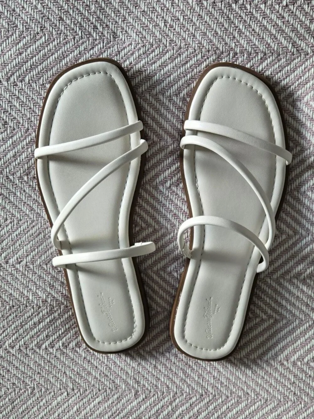 Universal Thread Women's Louie Casual Slip On Strappy Slide Sandals - White - 9